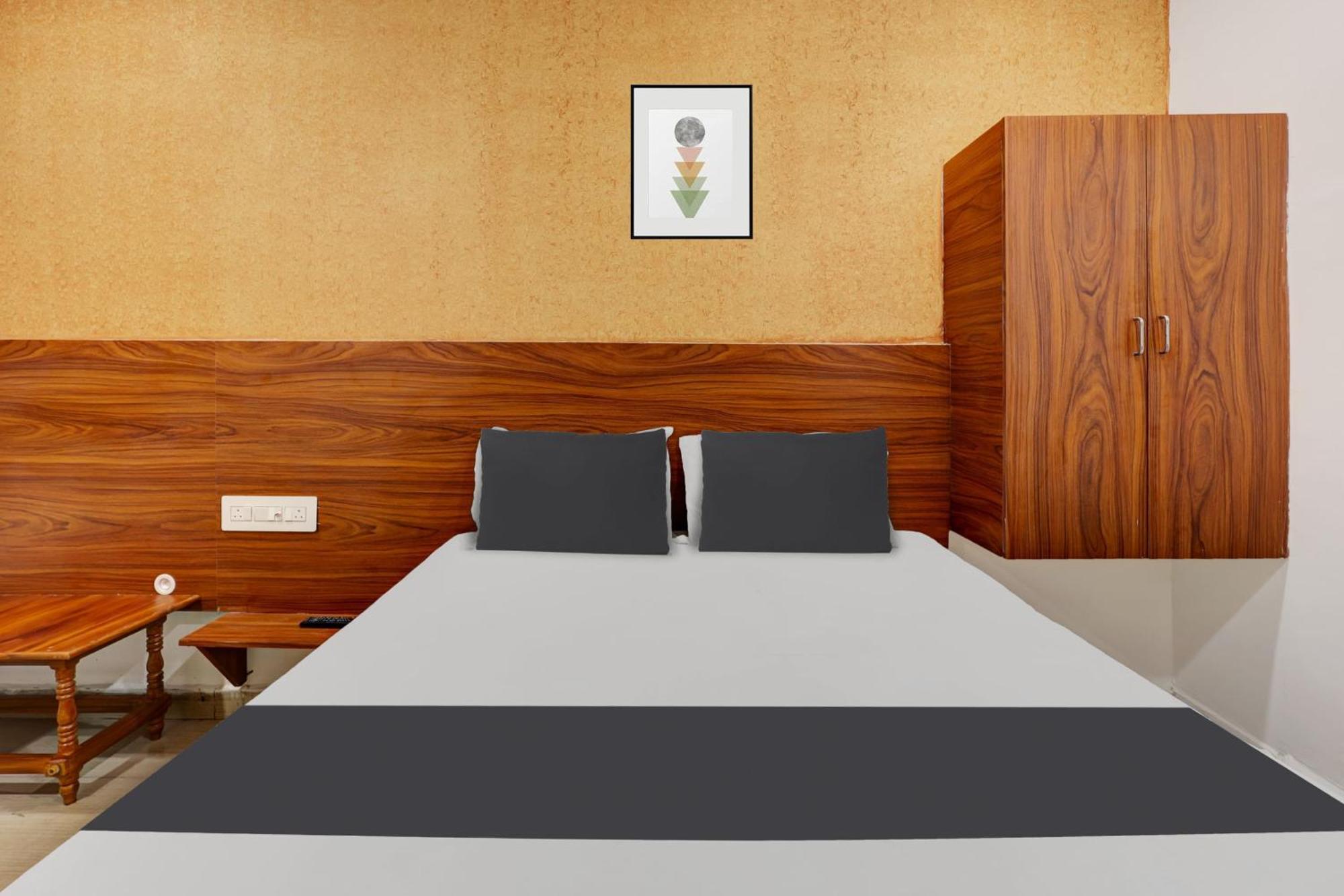 Hotel O Gangothri Lodge 비사카파트남 외부 사진